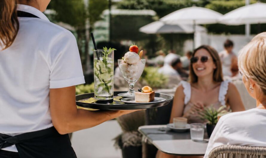 Professionell servieren im Sommer: Welche Ausstattung Gastronomie, Cafés und Eisdielen wirklich brauchen